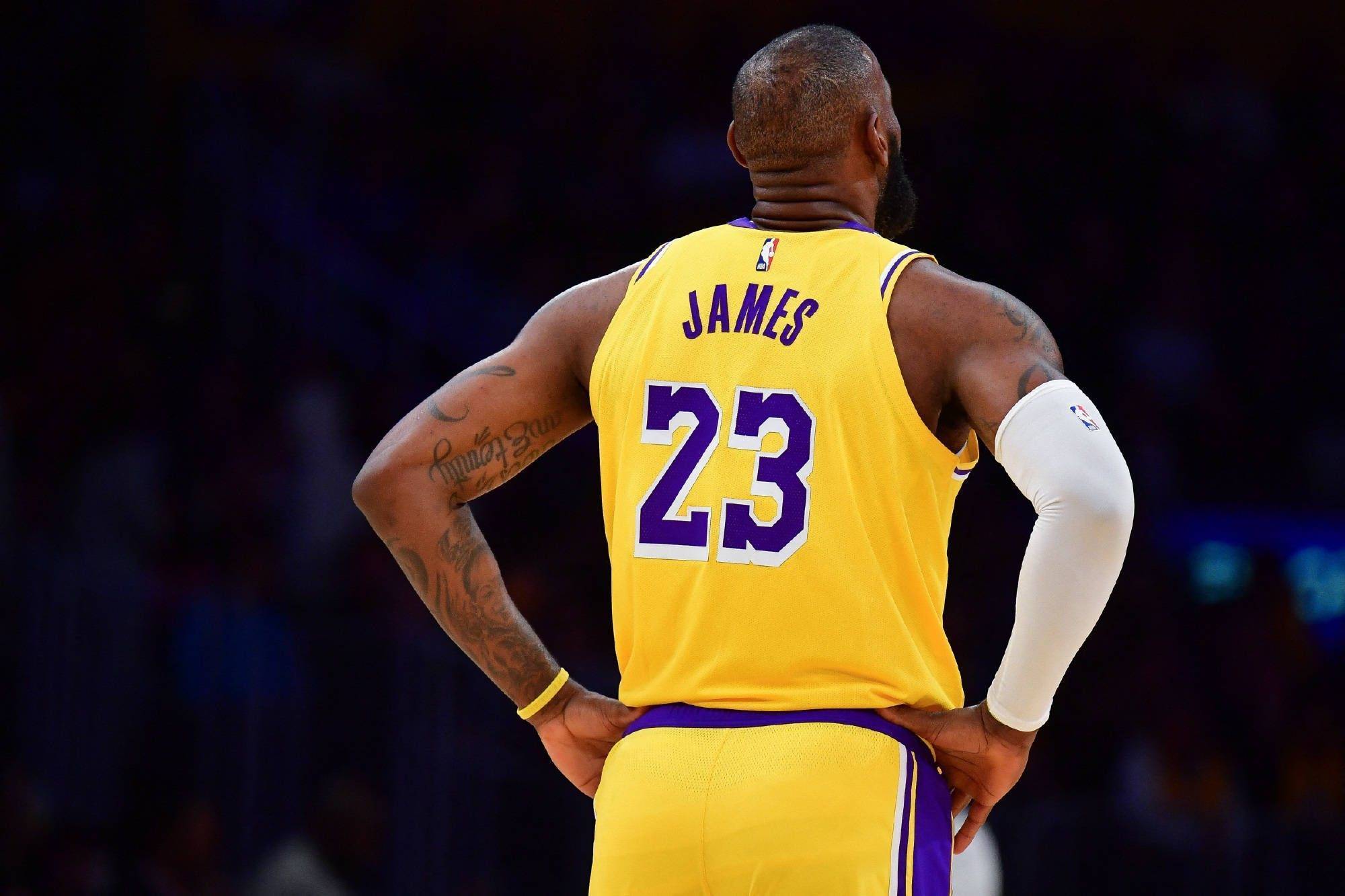 圣埃蒂安主帅：哈兰德将对阵姆巴佩在挪威几乎是全民话题（圣埃蒂安主帅：哈兰德与姆巴佩的对决在挪威掀起全民热议）