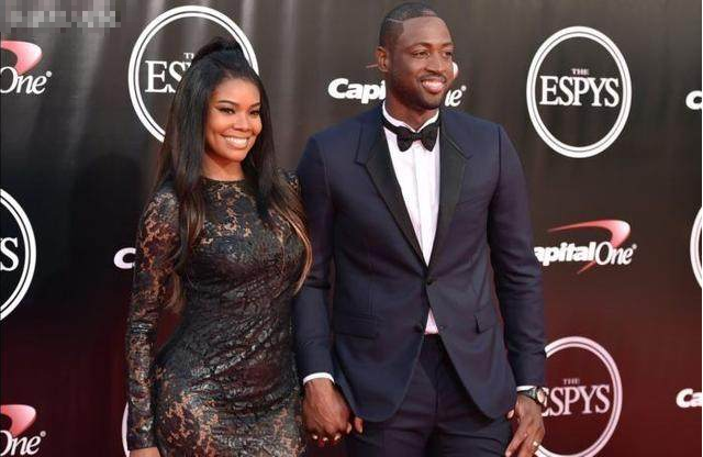 曼联非洲杯三人组去留成谜，阿莫林乐观态度背后的深意（曼联非洲杯三将去留未明 阿莫林乐观背后的考量）