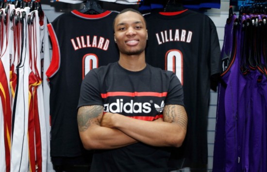 TA：孔帕尼相较图赫尔谦逊很多，不会对高层、球员评头论足（TA：与图赫尔相比，孔帕尼更为谦逊，不对高层和球员妄加评论）