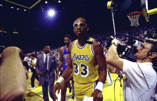 篮球火箭球员连续三场命中关键投篮（火箭球员三场连中关键投篮）